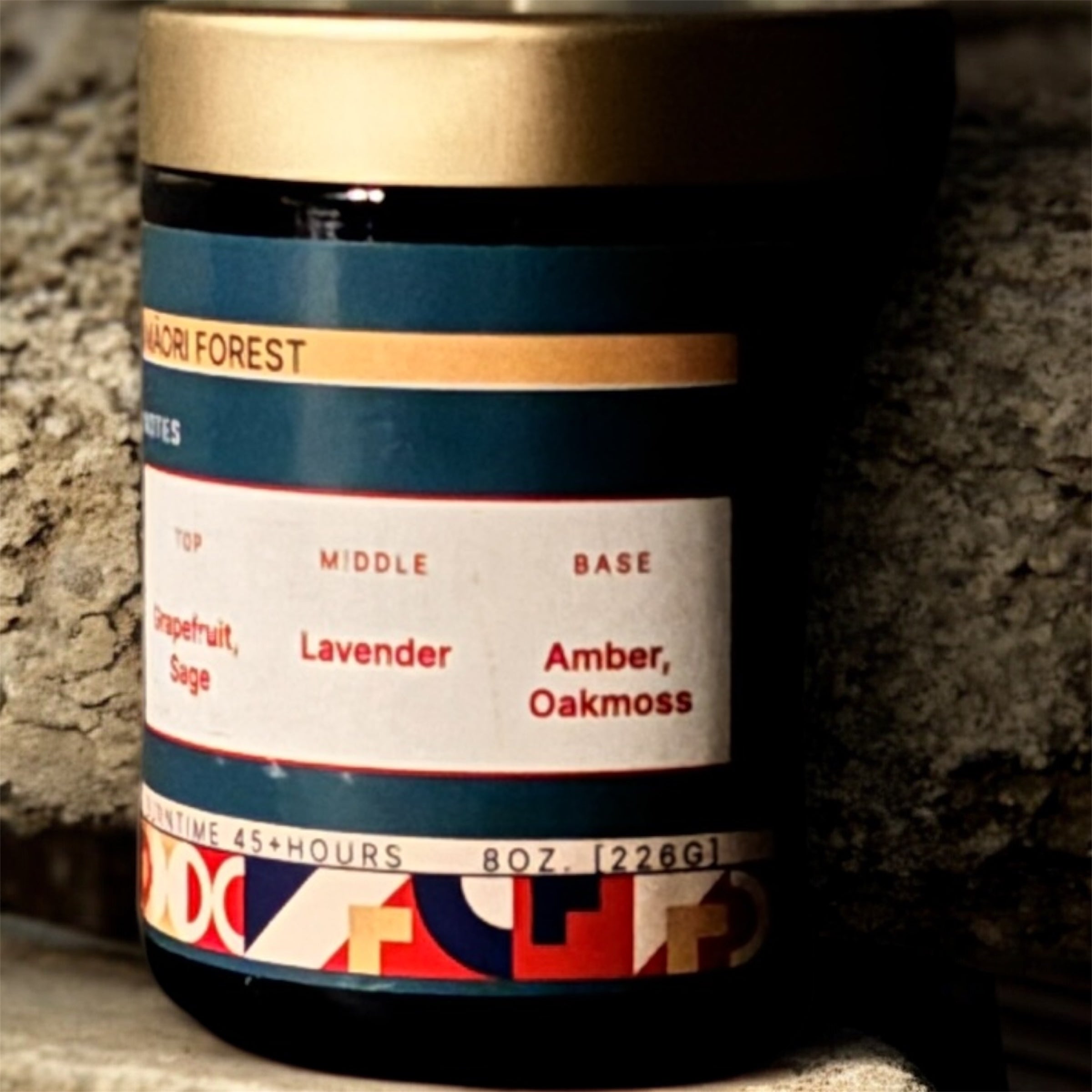 QARA MAORI Candle Blue Jar Gold Lid  Application photo