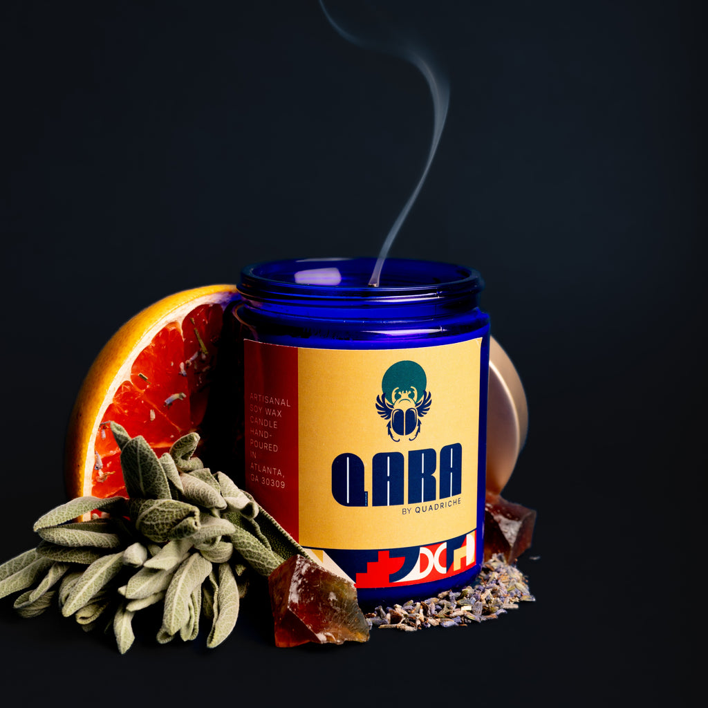 Extinguished Māori Forest candle with warm amber glow – grapefruit, sage and oakmoss scent in cobalt glass by Quadriche Atlanta